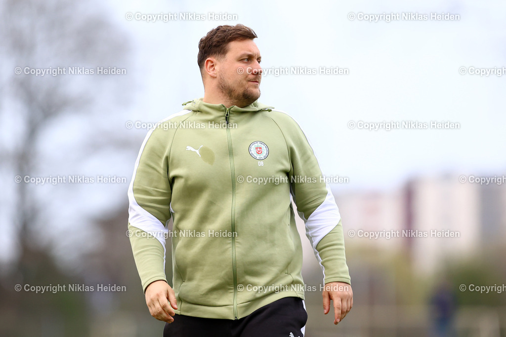 NH_VfRNeumuenster_PSVNeumuenster_FlensOberliga_15042026 | Dennis Buthmann (Trainer, PSV Union Neumünster)Fußball I Herren I Flens Oberliga I Saison 2025-2026  I 19. Spieltag I VfR Neumünster - PSV Union Neumünster I 15.04.2026 I VfR Stadion HSP (Grümmi Arena)