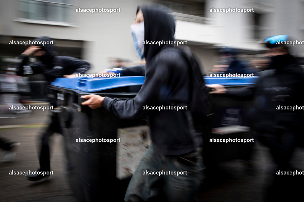 9L6A7150 | Des lycéens organisent de nouveaux blocages en Alsace le 13 octobre 2026, avant des rassemblements prévus à Strasbourg et à Mulhouse, en France. Cette mobilisation témoigne de la colère croissante des élèves face aux problèmes liés à l’éducation. Strasbourg - Realisiert mit Pictrs.com