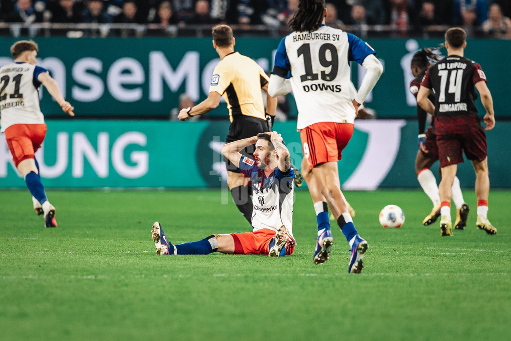 Fußball | Männer | Saison 2025/2026 | 1. Fußball-Bundesliga | 24. Spieltag | Hamburger SV vs. RB Leipzig | 01.03.2026 | Fabio Daniel Ferreira Vieira (#20, HSV) verwundert verärgert enttäuscht