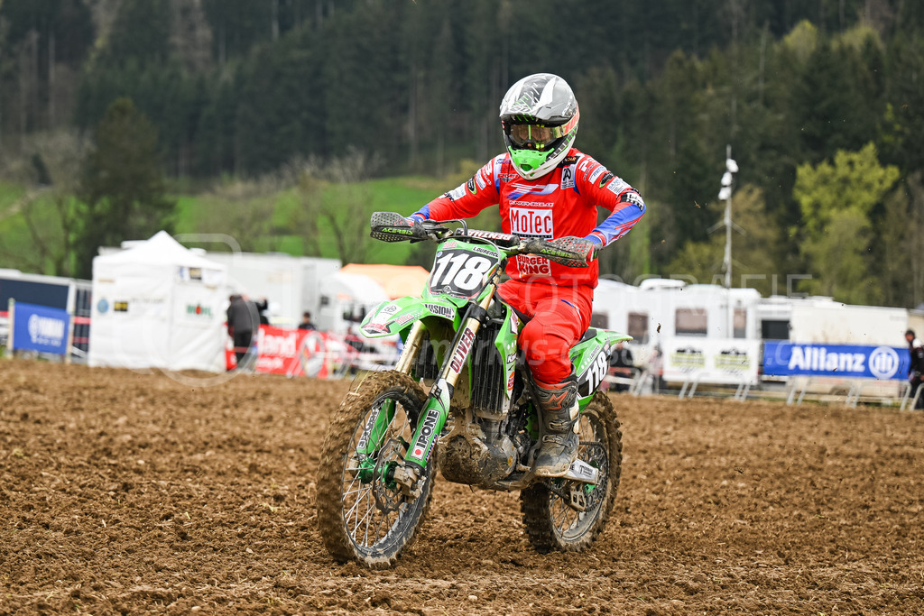 Motocross Schlatt bei Winterthur - 30. April 2023 | #118 Lourenco Fabio aus Colombier (CH) auf Kawasaki in der Kategorie ProRace Serie am Motocross Schlatt bei Winterthur, 30. April 2023. 
Instagram: @mx_schlatt | @mc_wila | @sam_schweiz
Bild: Sportfotografie Markus Aeschimann | www.markus-aeschimann.ch - Realisiert mit Pictrs.com
