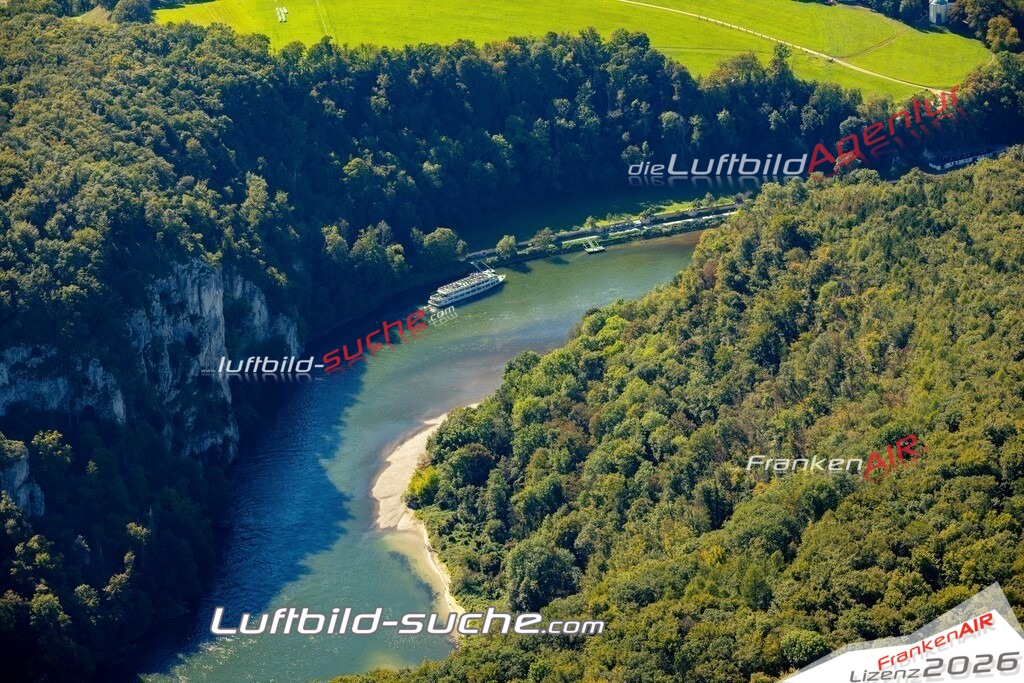 Das Luftbild zeigt : Donaudurchbruch Kelheim - Die Luftaufnahme wurde 2023 vom UL-Flugzeug aus erstellt ( keine Drohne ) - Hochauflösende Luftaufnahme - Für grossformatige Ausdrucke geeignet. Die Geschenkidee !Mit Lizenz und Bildrechte bestellbar