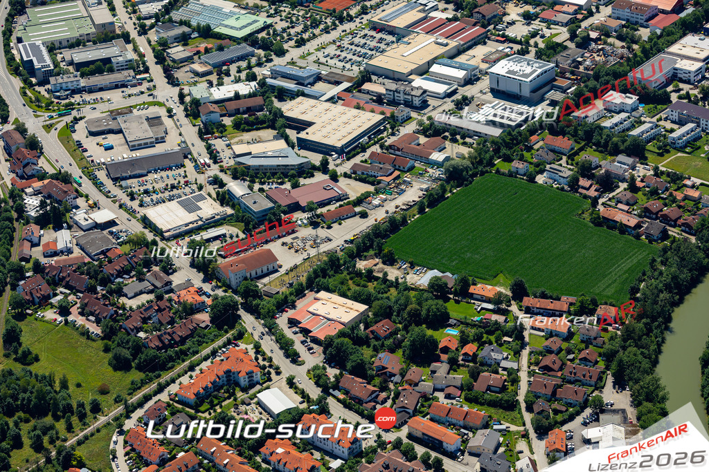 Die Luftaufnahme Gewerbegebiet - Wolfratshausen wurde 2022 vom Flugzeug aus (keine Drohne) erstellt. Hohe Auflösung -für große Poster und Wandbilder geeignet - Garantiert!