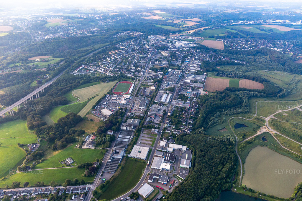 Luftbild: Industriegebiet Neviges im Ortsteil Neviges in Velbert im Bundesland Nordrhein-Westfalen in Deutschland. Foto: IMG_008391.jpg vom 19.07.2020 durch Werner Riehm/FLY-FOTO.de