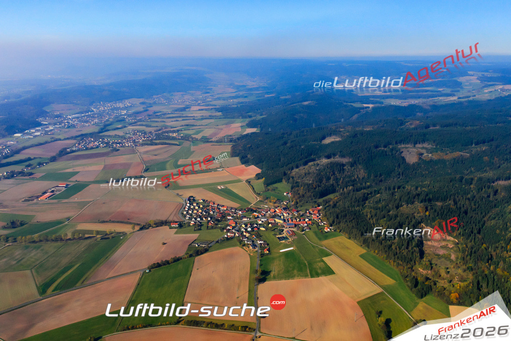 Die Luftaufnahme Woetzelsdorf - Kronach wurde vom UL-Flugzeug (keine Drohne) aus fotografiert.Hohe Druck- Auflösung-die Geschenkidee!