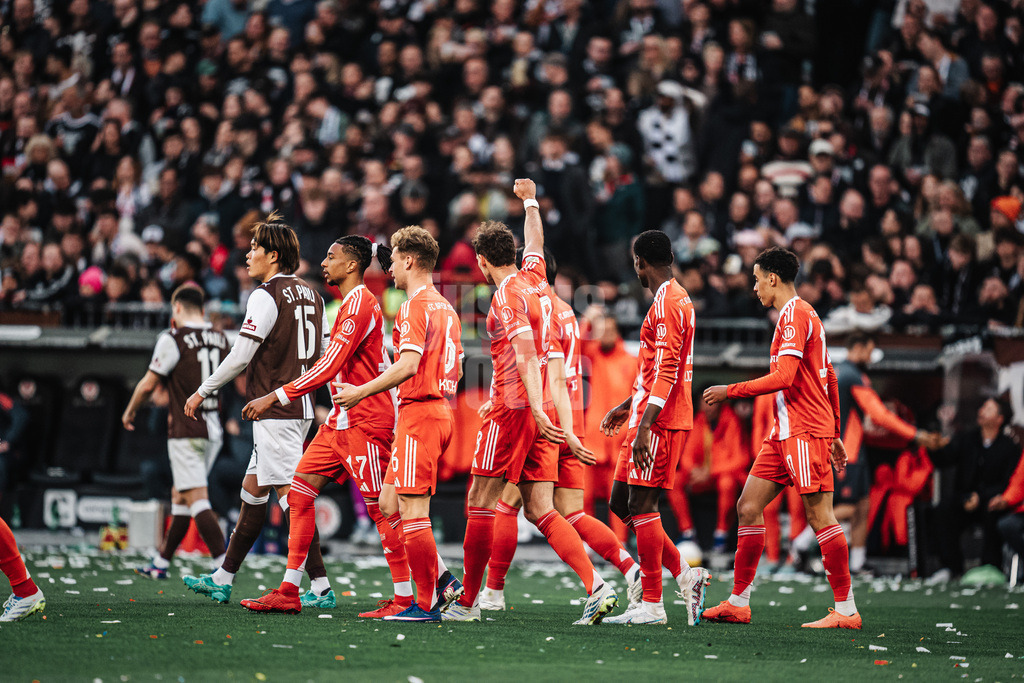 Fußball | Männer | Saison 2025/2026  | Fußball-Bundesliga | 29. Spieltag | FC St. Pauli vs. FC Bayern München | 11.04.2026 | Leon Goretzka (#8, FC Bayern München) ballt die Faust nach seinem Tor