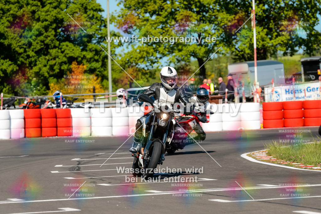 Moto-TeamOBK-21562 | Hier findet Ihr Bilder von Touristenfahrten auf der Nürburgring Nordschleife oder von anderen Veranstaltungen die ich besucht habe. Viel Spass beim Durch Schauen 