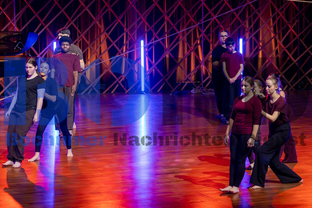 SES_ZWIBOC20250204-17 | bond - Realisiert mit Pictrs.com