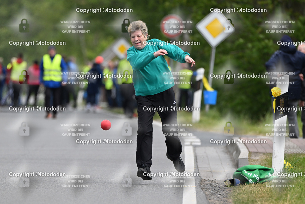 DSC_5825 | Ingrid Martens / Dunum PLatz 2 = 1122mFrauen IV - Gummi