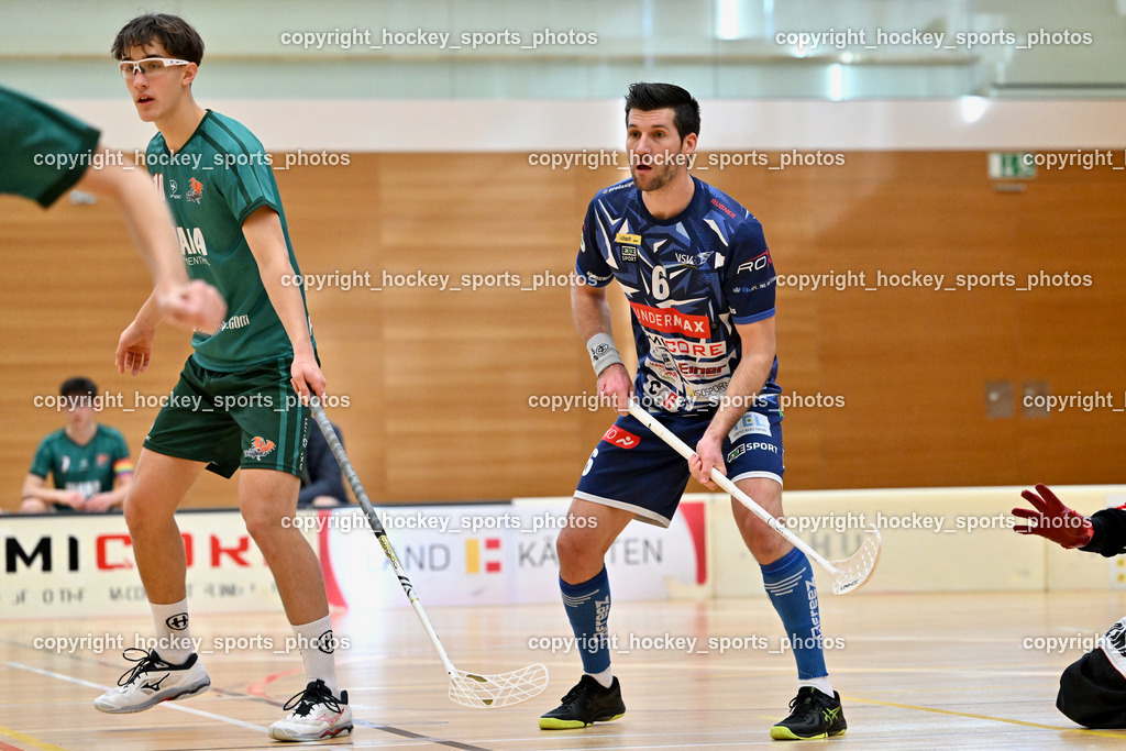 VSV Unihockey vs. FBC Dragons | #10 HANSLIK Lukas FCB Dragons, #6 Timo Schmid VSV Unihockey, VSV Unihockey vs. FBC Dragons, VSV Unihockey vs. FBC Dragons am 22.12.2024 in Villach (Ballspielhalle St. Martin), Austria, (Photo by Bernd Stefan)