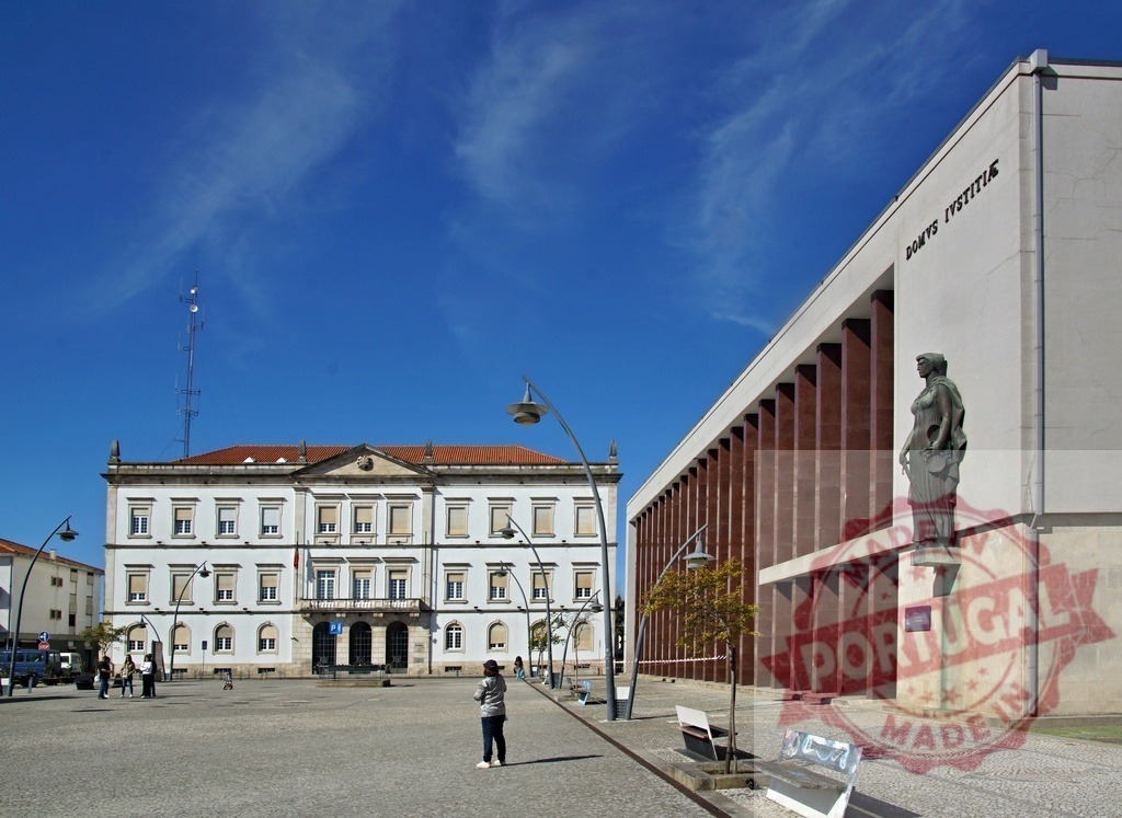 Domus Iustitiae and Town Hall in Aveiro, Portugal. Aveiro - Portugal | Domus Iustitiae building and the Town Hall on a sunny day in Aveiro - Realisiert mit Pictrs.com