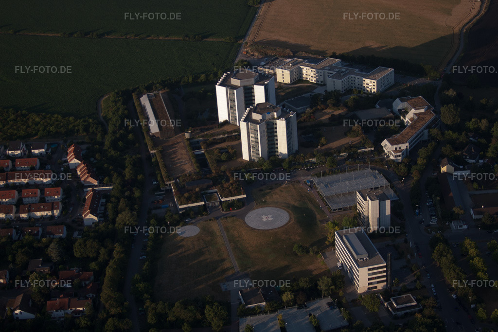 Luftbild: BG Klinik Ludwigshafen von Süden bei Sonnenaufgang http://www.bgu-ludwigshafen.de/ im Ortsteil Oggersheim in Ludwigshafen im Bundesland Rheinland-Pfalz in Deutschland. Foto: IMG_69493.jpg vom 04.07.2014 durch Werner Riehm/FLY-FOTO.de