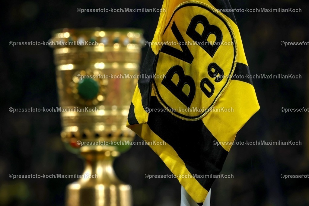 BVB02122501002 | 02.12.2025, Fußball, DFB-Pokal, Borussia Dortmund - Bayer 04 Leverkusen, Achtelfinale, Signal Iduna Park, Saison 2025 2026: Die Trophäe neben der Eckfahne mit Logo Banner Emblem des BVB 09 der Pokal in Nahaufnahme Ehrenpreis Detailfoto DFB regulations prohibit any use of photographs as image sequences and or quasi-video.