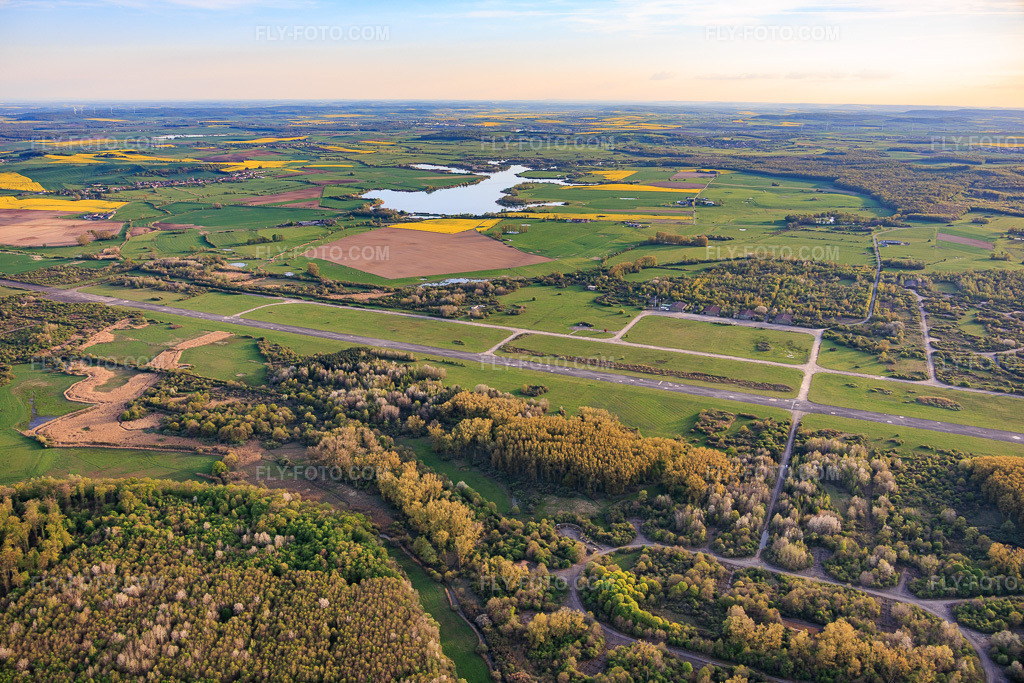 Aerial view: Runway of the former Grostenquin military airfield from the northeast in Bistroff in the state Moselle, France.Photo: IMG_154735.jpg taken on 04/17/2026 by Werner Riehm/FLY-FOTO.comResolution of the original: 6000 x 4000 px