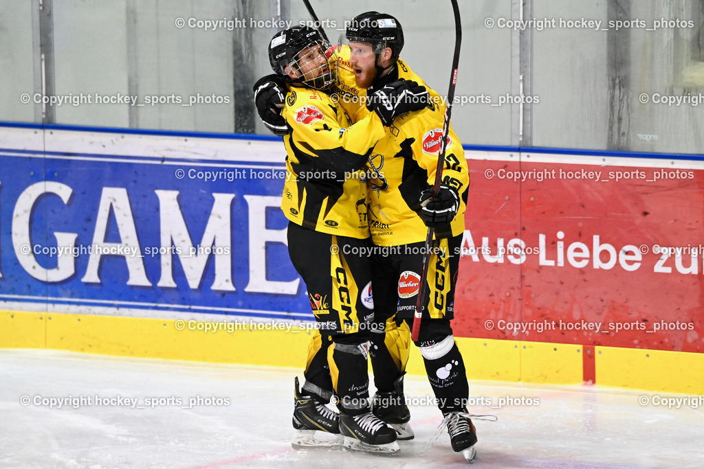 ESC Steindorf vs. MET PHOTOVOLTAIK HORNETS SPITTAL | Jubel HORNETS SPITTAL Mannschaft, #24 Brunner Noel EC Hornets Spittal, #12 Glavic Gasper EC Hornets Spittal, ESC Steindorf vs. MET PHOTOVOLTAIK HORNETS SPITTAL, ESC Steindorf vs. MET PHOTOVOLTAIK HORNETS SPITTAL am 26.10.2024 in Steindorf (Ossiachersee Halle), Austria, (Photo by Bernd Stefan)