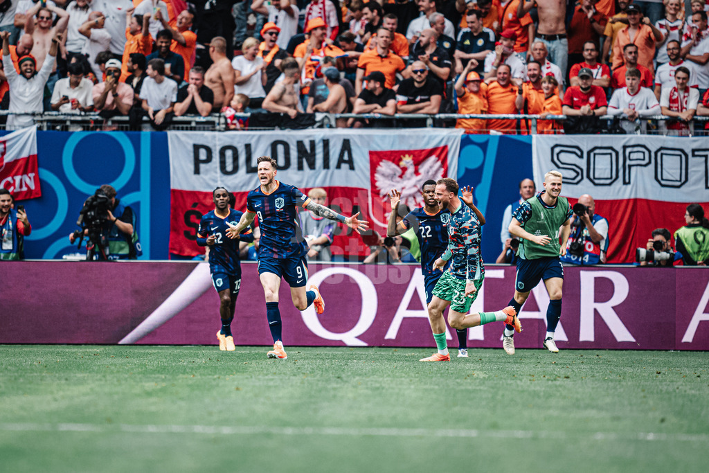 Fußball | Herren | UEFA-Fußball-Europameisterschaft 2024 | Gruppe D | Polen vs. Niederlande | 16.06.2024 | Wout Weghorst (#9, Niederlande) schießt ein Tor und jubelt