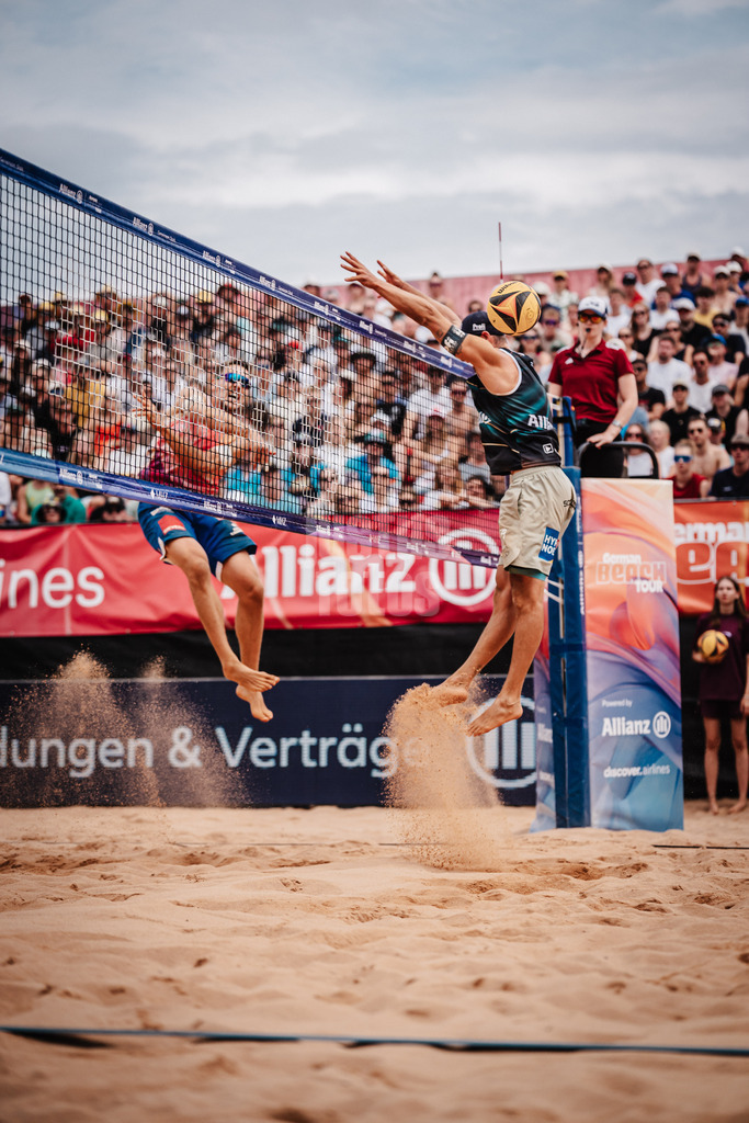 Beachvolleyball | Männer | Allianz German Beach Tour 2025 | Tourstop München | 06.07.2025 | David Poniewaz beim Angriff