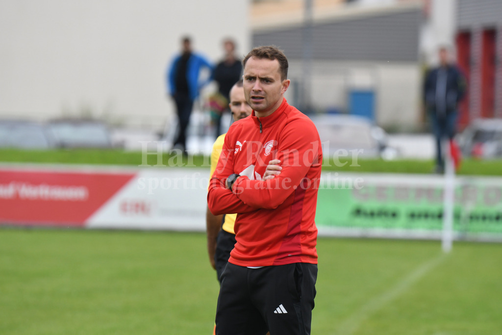 SpVgg Plattling : FC Ergolding | Johannes Wittenzellner (Trainer SpVgg Plattling) - Realisiert mit Pictrs.com