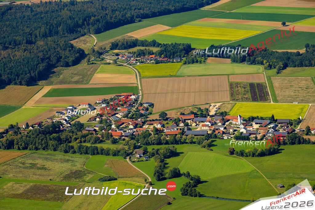 Das Luftbild zeigt : Greißing Geiselhöring - Die Luftaufnahme wurde 2023 vom UL-Flugzeug aus erstellt ( keine Drohne ) - Hochauflösende Luftaufnahme - Für grossformatige Ausdrucke geeignet. Die Geschenkidee !Mit Lizenz und Bildrechte bestellbar