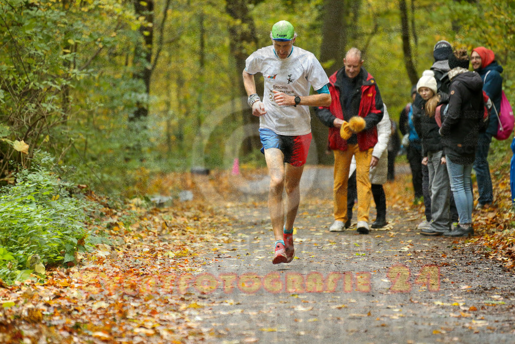 251026_1206_EX1_9879 | Sportfotografie im Rhein-Sieg Kreis, Köln, Bonn, NRW, Rheinland Pfalz, Hessen, etc. Unser Tätigkeitsfeld umfasst den Laufsport vom Volkslauf über den Marathon, Duathlon, Triathon bis zum Ultralauf wie Kölnpfad Ultra oder Schindertrail.