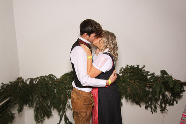 FotoKastl_Kathrein_Tanz_Goldbrunnhof_20231117_0385 | Vermietung und Verleih von Fotobox mit Drucker in Kärnten, Völkermarkt, Klagenfurt, Wolfsberg, St. Veit, Villach. Für ihre Hochzeit, Polterabend, Geburtstagsfeier, Firmen Feier, Weihnachtsfeier. Anlieferung oder Selbstabholung mit Drucker  Fotos digital - Realisiert mit Pictrs.com