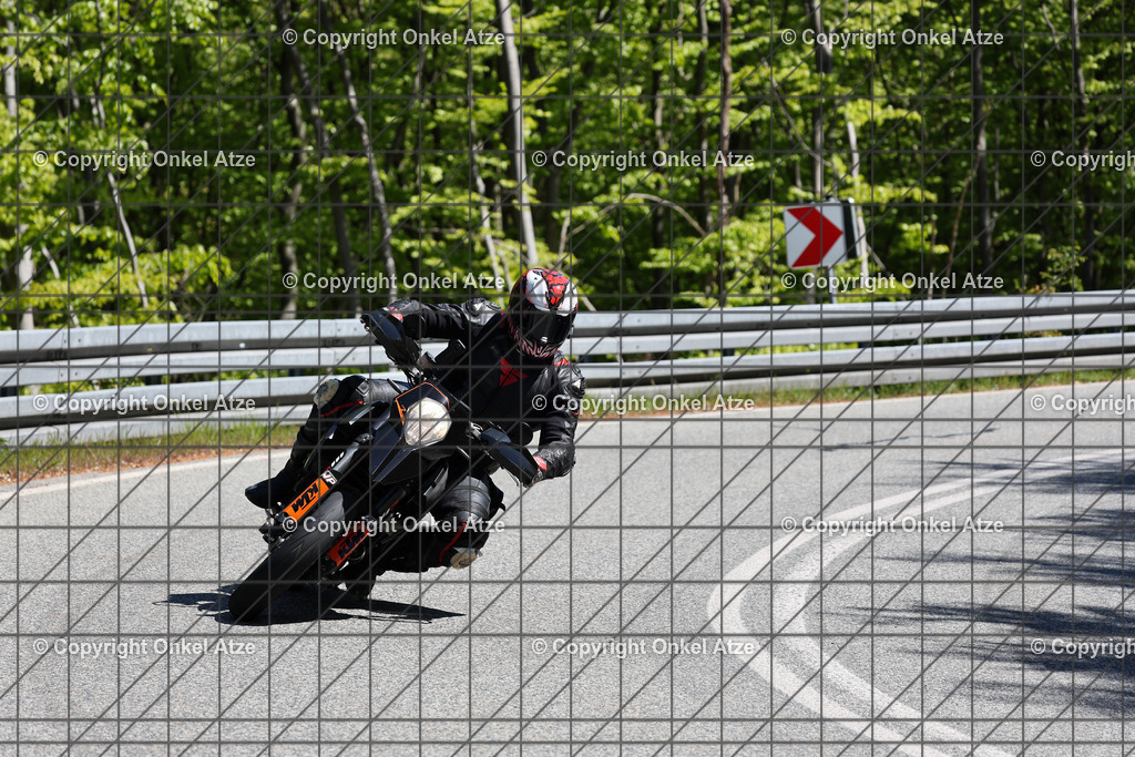 IMG_8590 | Fotograf am Kyffhäuser. Onkel Atze. Kyffhäuser Rennstrecke. Café36. Motorsportfotografie. - Realisiert mit Pictrs.com