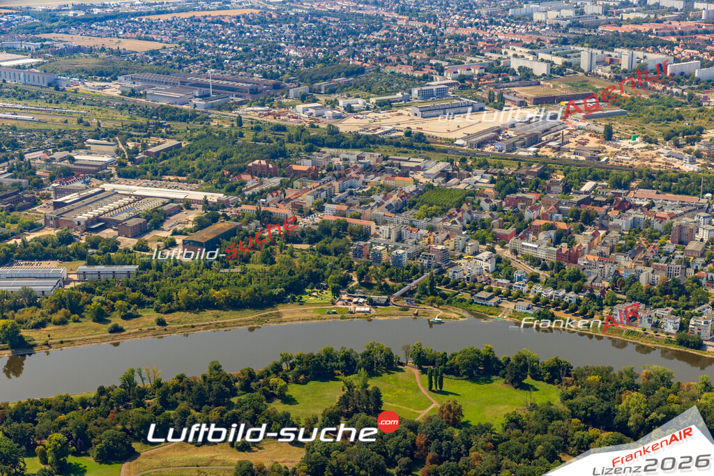 Klassische Luftaufnahme ohne Drohne zeigt:Altstadt bei Magdeburg - Die Luftbildaufnahme wurde 2025 vom UL-Flugzeug heraus erstellt ( keine Drohnenaufnahme ) - Hochauflösende Luftaufnahme -Nicht vergleichbar mit Google Maps oder Satelittenbilder- Die Geschenkidee !Mit Lizenz und Bildrechte bestellbar