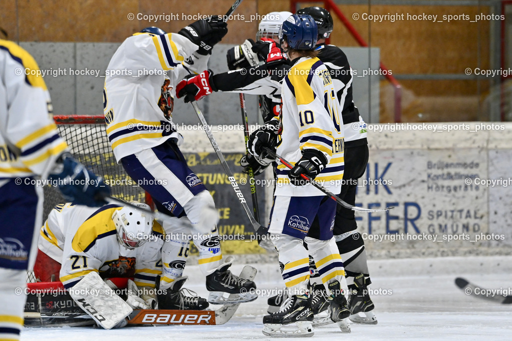 EC Tigers Paternion vs. Tarco Wölfe II | #21 Lesacher Jürgen EC Tigers Paternion, #18 Kampitsch Andreas EC Tigers Paternion, #10 Ortner Philipp EC Tigers Paternion, #8 Konrad Simon Tarco Wölfe II, EC Tigers Paternion vs. Tarco Wölfe II, EC Tigers Paternion vs. Tarco Wölfe II am 19.12.2024 in Spittal an der Drau (Eissportzentrum Spittal), Austria, (Photo by Bernd Stefan)