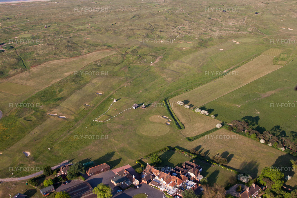 Vue aérienne: Zones riveraines de la Moselle à Rettel dans le département Moselle, France. Photo: IMG_50667.jpg prise le 27/05/2012 par Werner Riehm/FLY-FOTO.euRésolution de l'original: 4752 x 3168 px