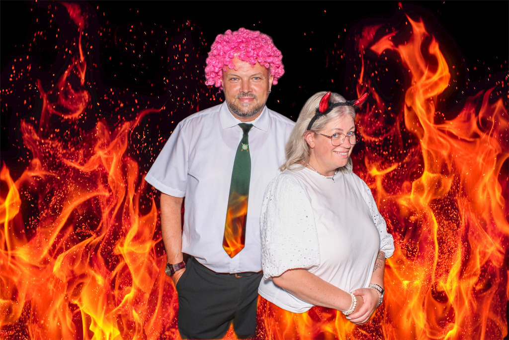 top-top.de-250628-035 | Foto, Video, Fotografie, Videografie, Fotobox, DJ, Discjockey, Musik, Musikbox, Veranstaltung, Photobooth, Amazon, Ebay, Buchtipp, Bestseller, Autor, Verlag, Buch, Wesel, Hamminkeln, NRW, Dinslaken, Rees, Drohne, Hochzeit, Party, Fotobox, Wesel, Fotograf