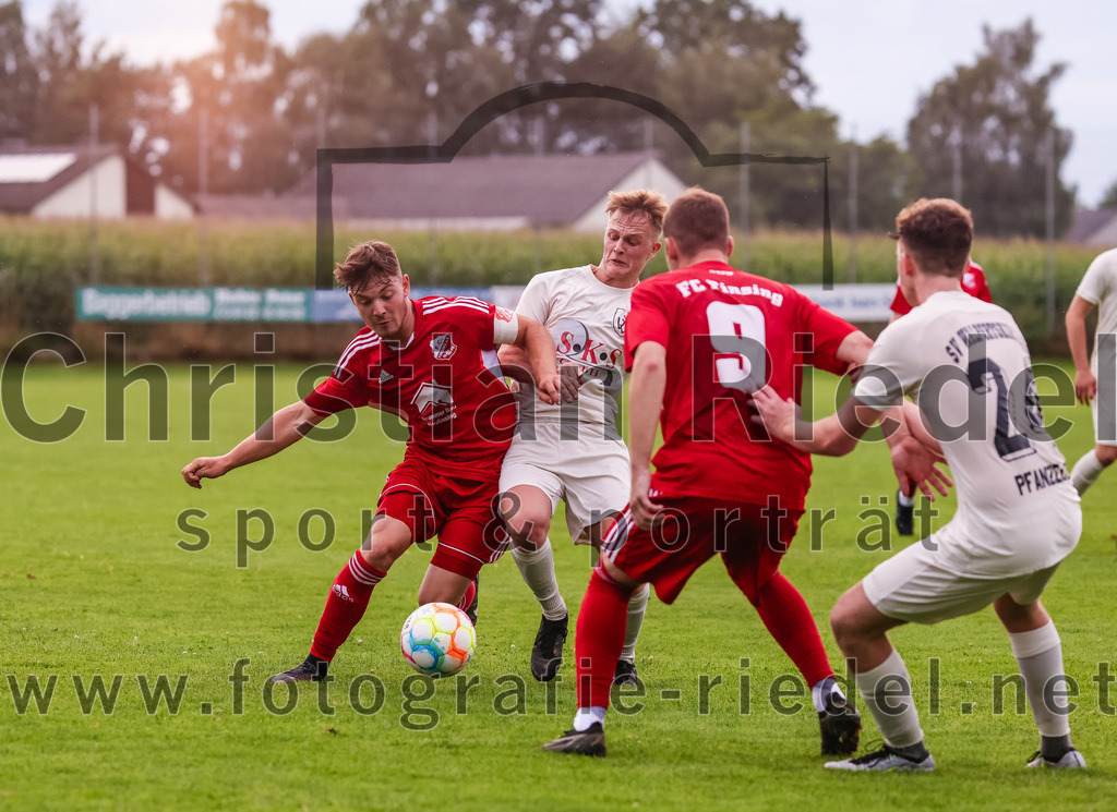2023-08-04_033_SV_Walpertskirchen_gegen_FC_Finsing | Walpertskirchen, Deutschland, 04.08.2023:
Fußball, Kreisliga 2023 / 2024, 2. Spieltag, SV Walpertskirchen gegen FC Finsing, Endergebnis: 3:3

Leonhard Hölzl (FC Finsing, #5), Marius Orthuber (SV Walpertskirchen, #6), Andre Huber (FC Finsing, #9), Stefan Pfanzelt (SV Walpertskirchen, #24)

Foto: Christian Riedel / fotografie-riedel.net