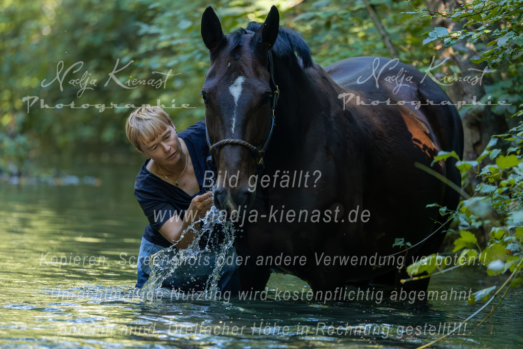 Auswahl_Photographie_Nadja_Kienast__IE_8779-Verbessert-RR | Ich biete Ihnen einzigartige und individuelle Fotoshootings mit Ihren Tieren.
In individuellen Coachings lernen Sie, wie sie von Ihrem Pferd, Ihrer Katze, Ihrem Hund oder einfach Ihrem persönlichen Lieblingstier eindrucksvolle Fotos machen können.