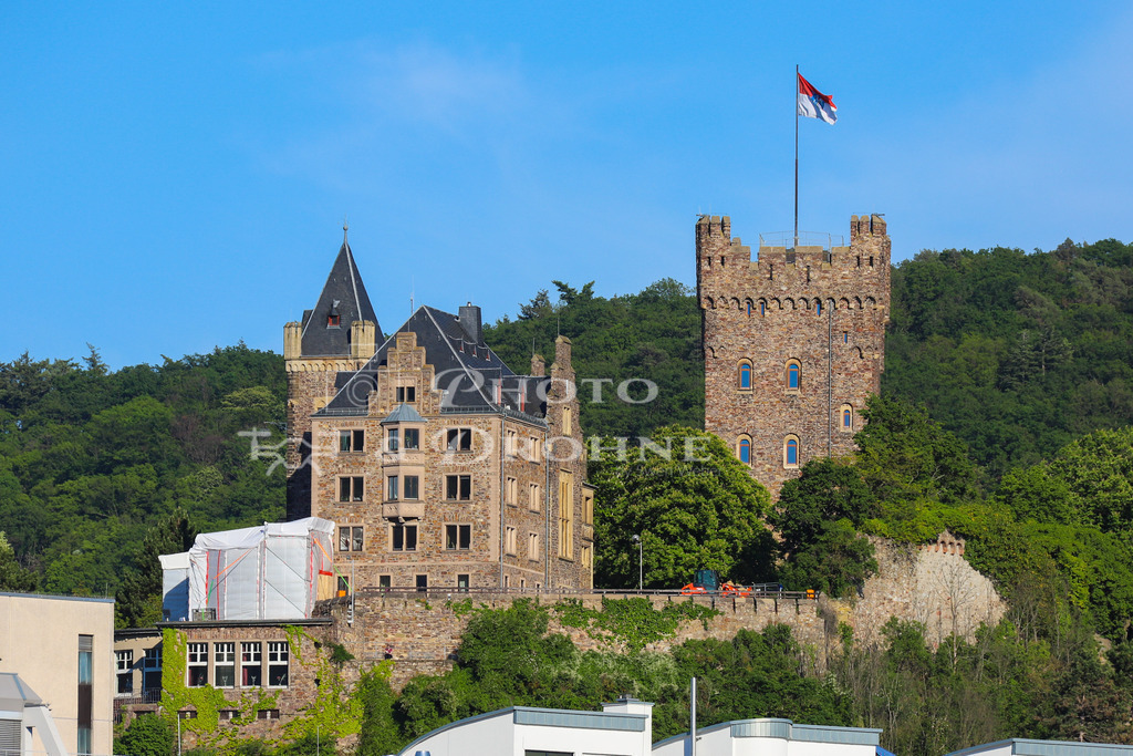 Bingen-9056 | Burg Klopp in Bingen am Rhein. Auf der Burg befindet sich neben einem Restaurant ein Teil der Binger Stadtverwaltung, Der Bürgermeister hat hier ein Zimmer mit Aussicht. - Realisiert mit Pictrs.com