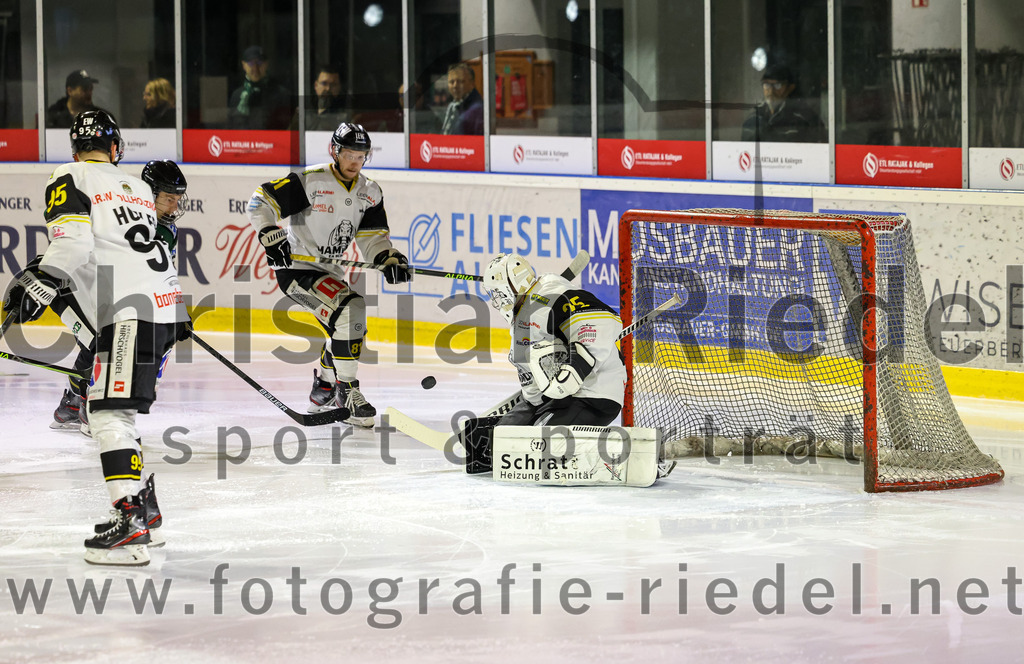 2022-12-23_096_TSV_Erding_gegen_EA_Schongau | Erding, Deutschland, 23.12.2022:
Eishockey, Bayernliga 2022 / 2023, 22. Spieltag, TSV Erding gegen EA Schongau, Endergebnis: 

Foto: Christian Riedel / fotografie-riedel.net