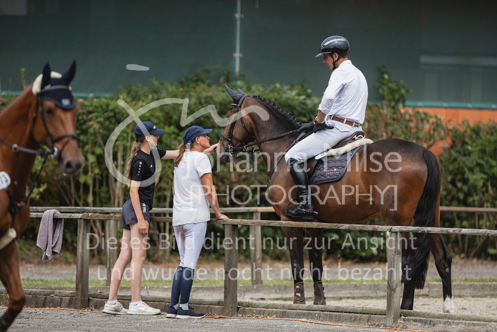 240627_LüPfSpTa_SprPf-L-102 | Deine schönsten Turniermomente als professionelle Fotos! Entdecke hochwertige Pferdesport-Fotografie im Online-Shop. Jetzt Fotos finden & bestellen!