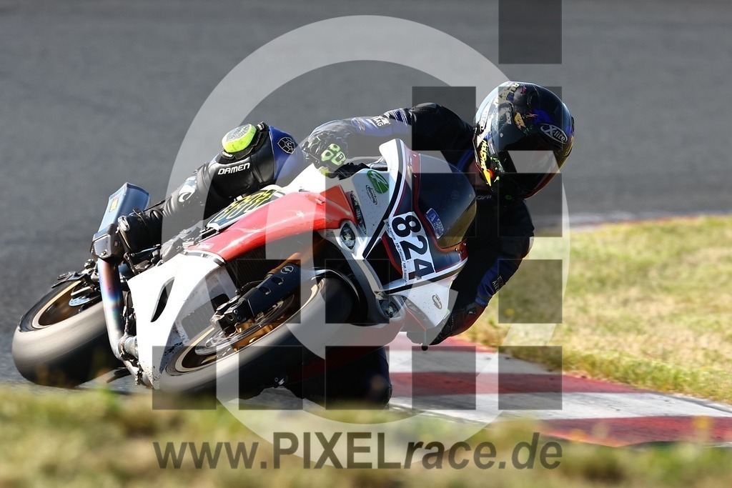 0824-20240813_05532 | Schöne Erinnerungen an spannende Momente - das festzuhalten ist unser Job. PIXELrace.de ist seit 2003 auf den Rennstrecken Europas unterwegs um die Action draußen beim Fahren und die wunderbare Stimmung imm Fahrerlager für euch einzufangen.