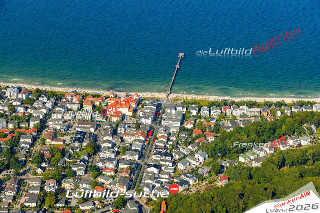 Seebrücke Binz Bild- Das Luftbild wurde 2025 vom UL-Flugzeug heraus erstellt ( keine Drohne bzw. Drohnenaufnahme ) - Hochauflösende Luftaufnahme -Nicht vergleichbar mit Google Maps oder Satelittenbilder- Die Geschenkidee !Mit Lizenz und Bildrechte bestellbar - CC