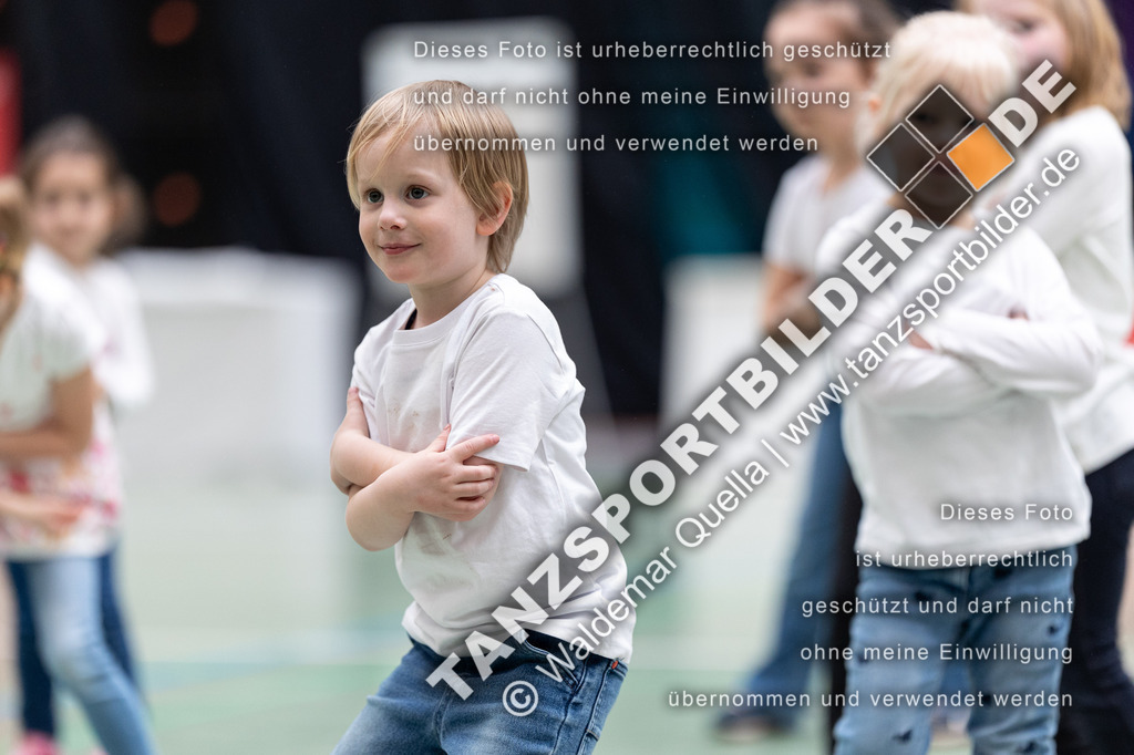 20240323-00009 | Hier finden Sie Tanz Bilder vom Latein und Standard Formationen tanzen. Sportbilder vom Tanzsport. Schöne Fotos und von Weltmeisterschaft, Europameisterschaft, Bundesliga, Regionalliga, Oberliga und Landesliga sowie von GOC Stuttgart, DanceComp, WM Bremen