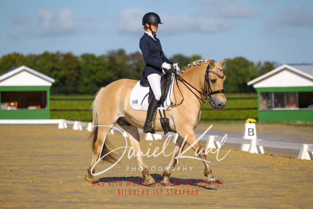 DKP45021 | Turniersportfotografie; Pferdefotografie; Dressurfotografie