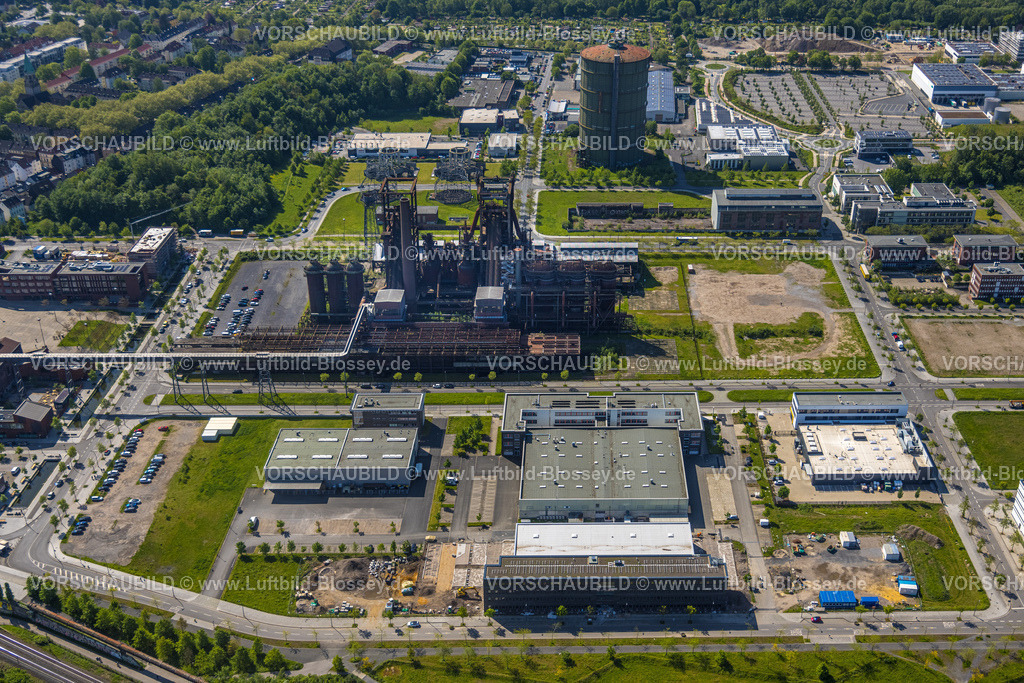 Dortmund230504203 | Luftbild, Technologiepark Gewerbegebiet Phoenix West, Zentrum für Produktionstechnologie (ZfP), Albonair GmbH, bitop AG Pharma, Gasometer und Hochofen Stahlwerk Ruine, Baustelle, Hörde, Dortmund, Ruhrgebiet, Nordrhein-Westfalen, Deutschland