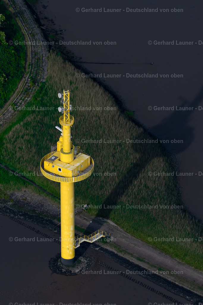 4030546 | NORDENHAM 01.06.2020 Radar- Antennen- Sendeturm und Funkmast der Flugsicherung an der Halbinsel Langlütjen 1 an der Wesermündung in die Nordsee in Nordenham im Bundesland Niedersachsen, Deutschland. // Radar Antenna Tower air traffic control on of Halbinsel Langluetjen 1 on Wesermuendung in die Nordsee in Nordenham in the state Lower Saxony, Germany. Foto: Gerhard Launer