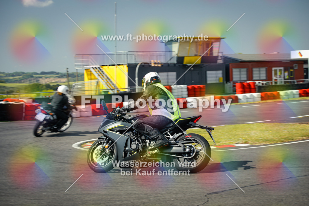 OBK_Mai_Martina_Markus-10557 | Hier findet Ihr Bilder von Touristenfahrten auf der Nürburgring Nordschleife oder von anderen Veranstaltungen die ich besucht habe. Viel Spass beim Durch Schauen 