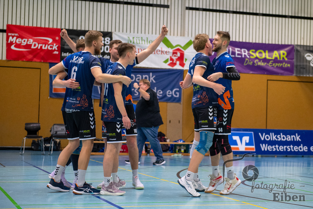 VSG Ammerland-Oldenburger TB | Regionalliga; VSG Ammerland (blau)-Oldenburger TB (weiß) am 18.01.2025 in Bad Zwischenahn (Sporthalle Schilldestraße ), Photo: Philip Eiben 2025 - Realisiert mit Pictrs.com