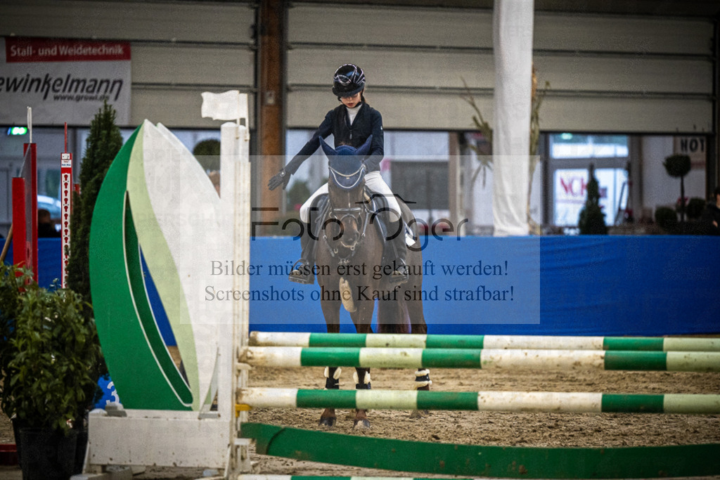 DOS_1013 | Entdecke hochwertige Reitturnierfotos von Foto Oger. Professionell, emotional und authentisch – jetzt Lieblingsmomente im Shop bestellen.Deutschlandweite Turnierfotografie. - Realisiert mit Pictrs.com
