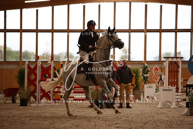 1J2A3372Christoph Maack_ Cello Blue_ Kn104_ Hohen Wieschendorf_ Glantz | Foto- und Videografie für alles rund ums Pferd. Hochwertige Bilder und Videos vom Spring- und Dressurreiten, Voltigieren & mehr. Jetzt aktuelle Veranstaltungen und Preise im Shop ansehen. - Realisiert mit Pictrs.com