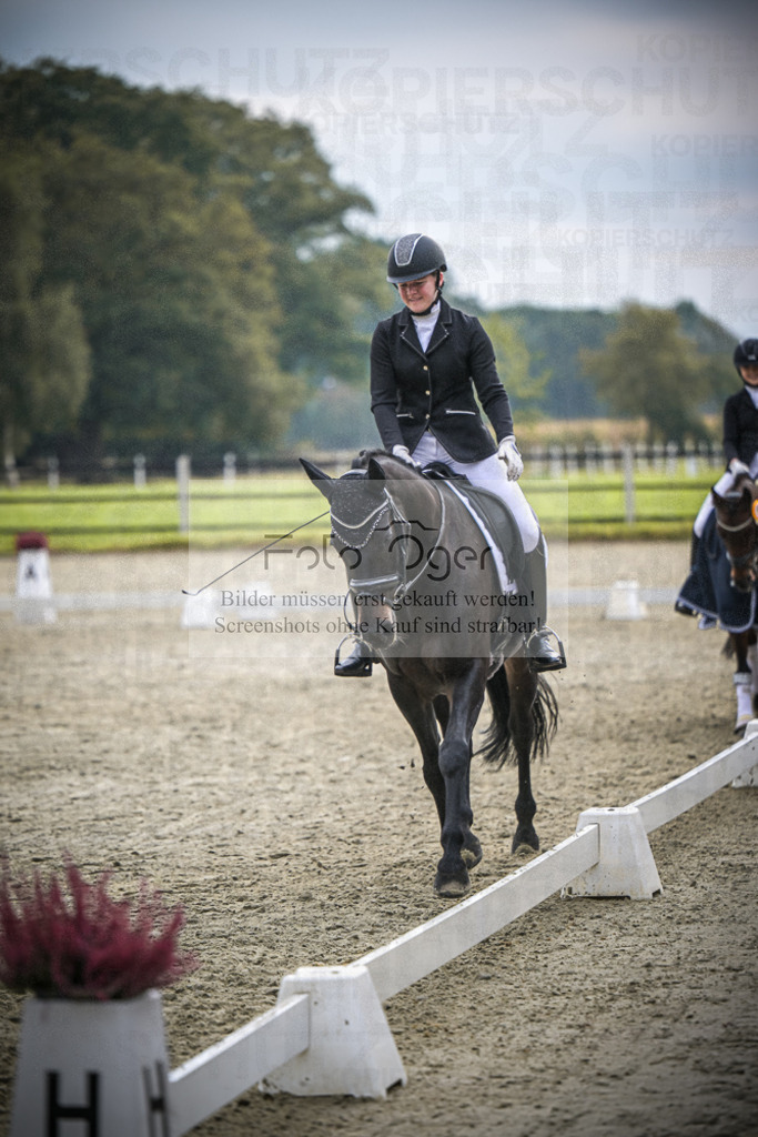 DOS_B322 | Entdecke hochwertige Reitturnierfotos von Foto Oger. Professionell, emotional und authentisch – jetzt Lieblingsmomente im Shop bestellen.Deutschlandweite Turnierfotografie. - Realisiert mit Pictrs.com
