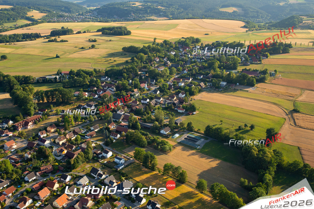 Das Luftbild zeigt : Hegnabrunn Neuenmarkt - Die Luftaufnahme wurde 2023 vom UL-Flugzeug aus erstellt ( keine Drohne ) - Hochauflösende Luftaufnahme - Für grossformatige Ausdrucke geeignet. Die Geschenkidee !Mit Lizenz und Bildrechte bestellbar
