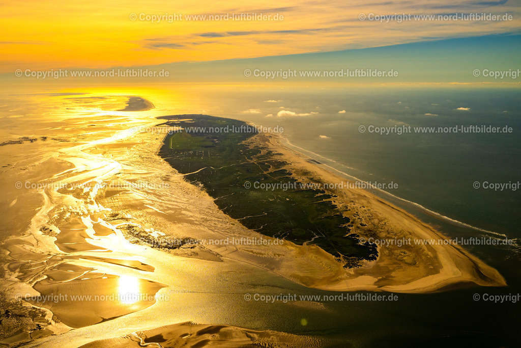 Norderney_Sonnenuntergang_ELS_9491160823 | NORDERNEY 16.08.2023 Küstenbereich der der Nordsee - Insel Norderney im Sonnenuntergang im Bundesland Niedersachsen, Deutschland. Weiterführende Informationen bei: Staatsbad Norderney GmbH. // Coastal area of North Sea - Island in Norderney in the state Lower Saxony, Germany. Further information at: Staatsbad Norderney GmbH. Foto: Martin Elsen