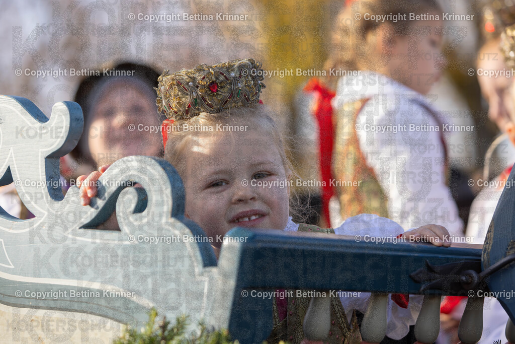 LBT24-1031 | Professionelle Fotografin mit Fachgeschäft in Lenggries & im Landkreis Bad Tölz Wolfratshausen. Hochzeitsreportage, Familienfotos, Newborn-, Babybauch-, Pass- & Businessfotos.Alles Rund ums Foto