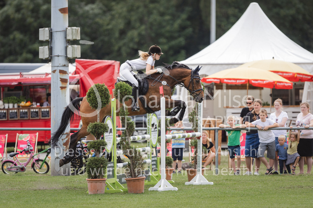 230714_LC_Stil-L-542 | Deine schönsten Turniermomente als professionelle Fotos! Entdecke hochwertige Pferdesport-Fotografie im Online-Shop. Jetzt Fotos finden & bestellen!