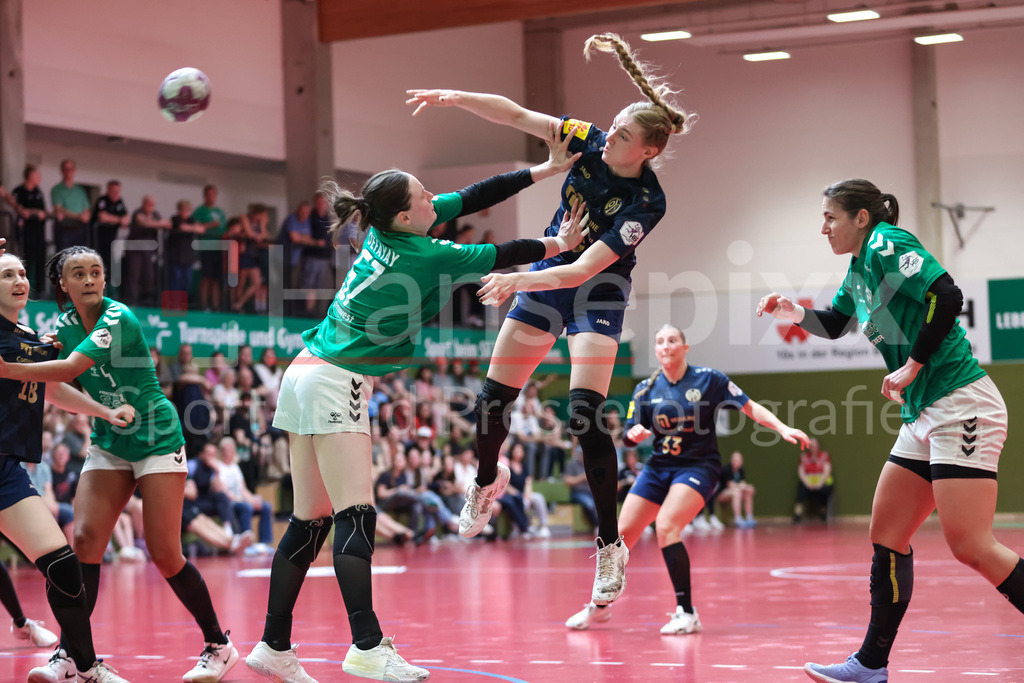 Handball, 2. Bundesliga Frauen, SV Werder Bremen - 1. FSV Mainz 05 | v.li.: Rugile Bartaseviciute (1. FSV Mainz 05, 15) beim Wurf, am Ball, Spielszene, Aktion, Action